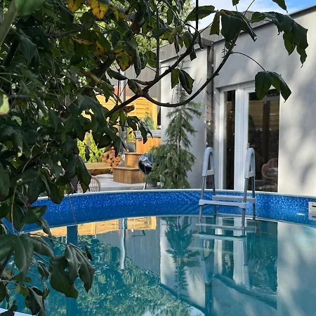 Garden - The Garage Drahobudice