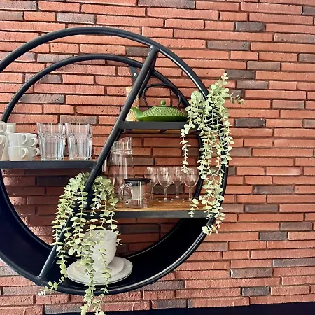 Garden - The Garage بيت للعطل *