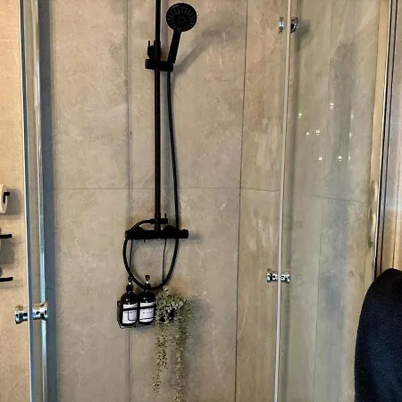 Garden - The Garage بيت للعطل Drahobudice