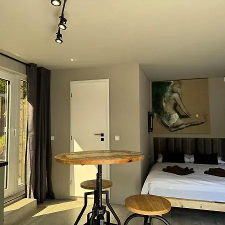 Garden - The Garage * Drahobudice