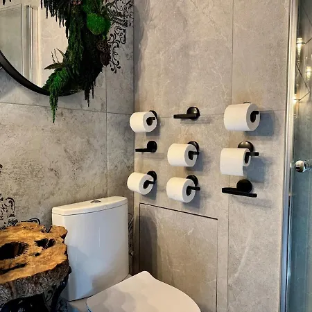 Garden - The Garage بيت للعطل Drahobudice