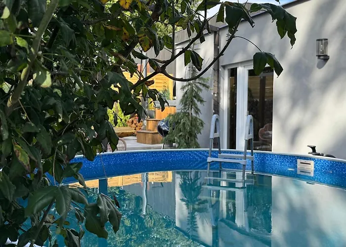 Garden - The Garage Drahobudice