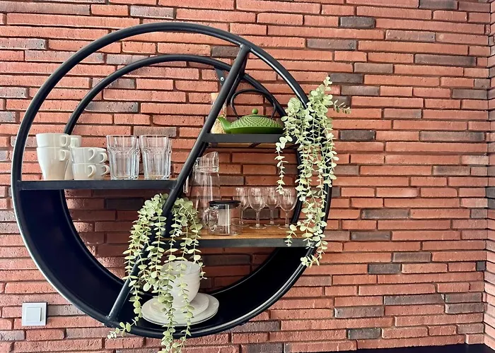 Garden - The Garage بيت للعطل *